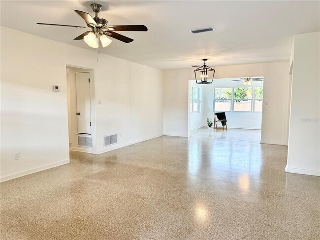 Building Photo - 431 Page St