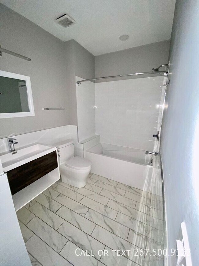 Building Photo - 1523 W Girard Ave