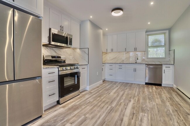 Building Photo - 237 Whiton St