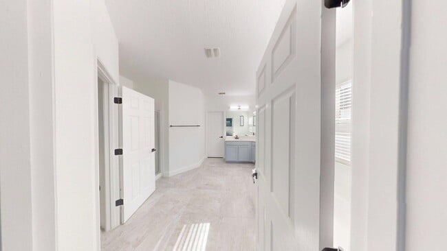 Building Photo - 6BR /5BA  LUXURY POOL HOME -  Fells Landing Subdivision- Minutes to Medical City! **1/2 OFF FIRST...