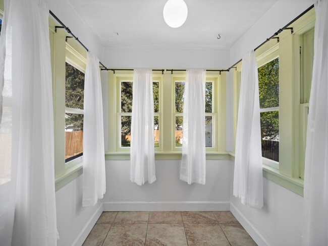 Building Photo - Spacious 4-Bedroom Home w/large Outdoor Sp...