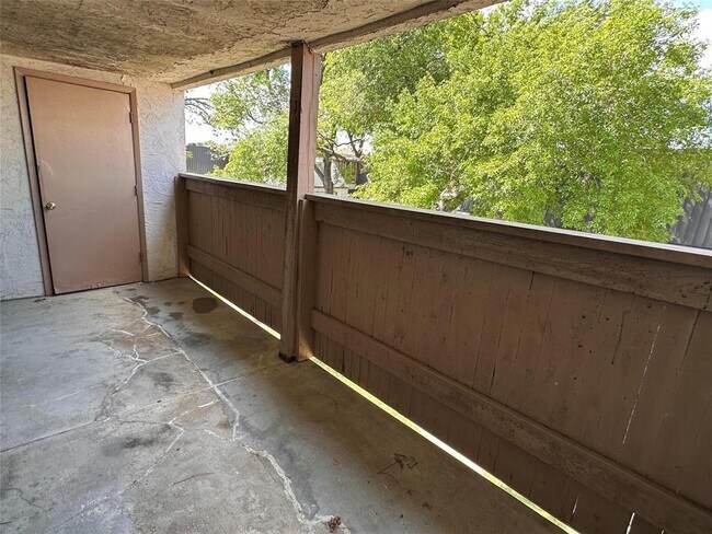 Building Photo - 8433 Hearth Dr