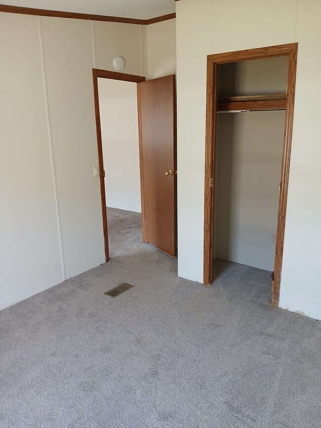 Building Photo - 233 Flat Creek Ln