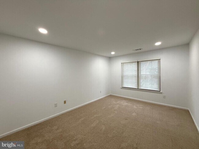 Building Photo - 1512 Foxmeadow Cir