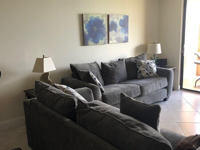 Building Photo - 450 Egret Cir