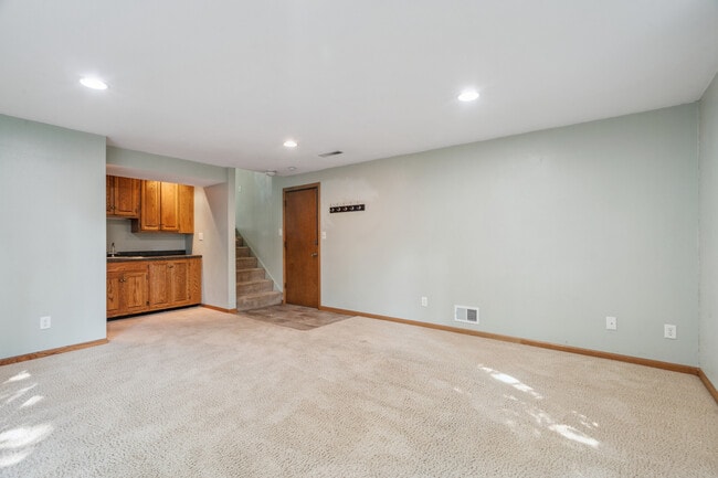 Building Photo - 923 Talwrn Ct