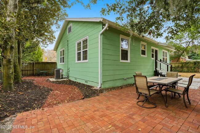 Building Photo - 1602 Felch Ave