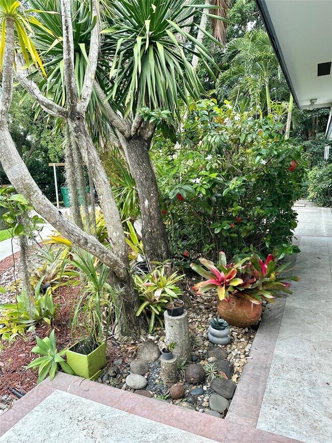 Building Photo - 4301 SW 101st Ave