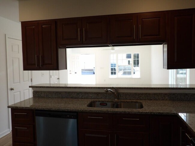 Building Photo - 4116 Horseshoe Rd N