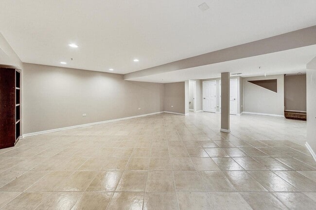 Building Photo - 1686 Buckingham Dr