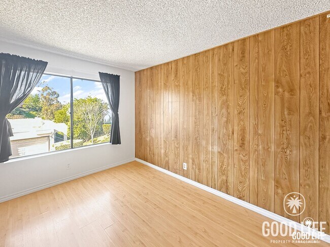 Building Photo - Spacious 4Bd/3Ba Townhome near SDSU