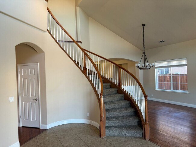 Building Photo - $4695 - Beautiful 5 Bedroom 3 Bath Home wi...