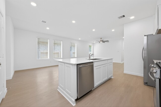 Building Photo - 13071 Pne Trace St