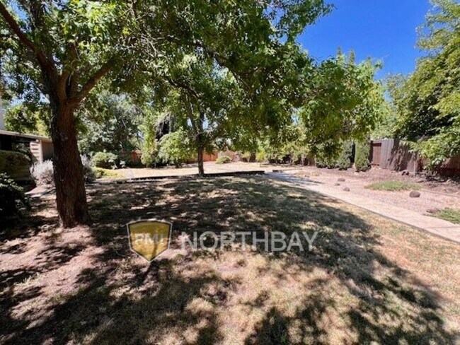 Building Photo - 3552 Larchmont Ct