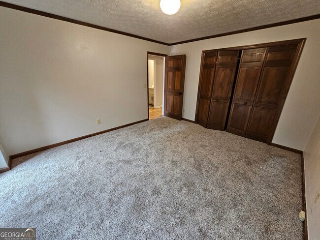 Building Photo - 5525 Wedgewood Ct SW