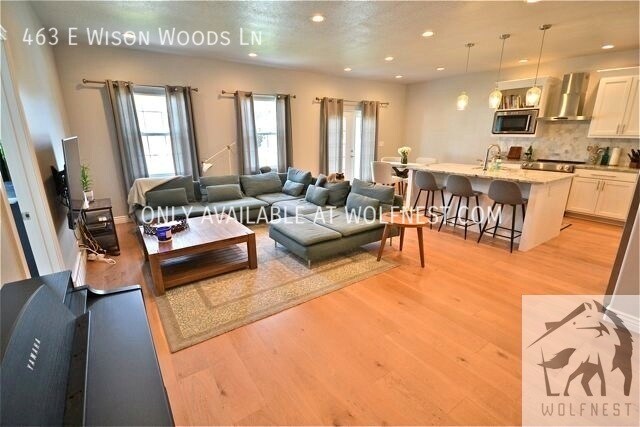 Building Photo - Stunning 6 Bedroom Fort Union Home! No Dep...