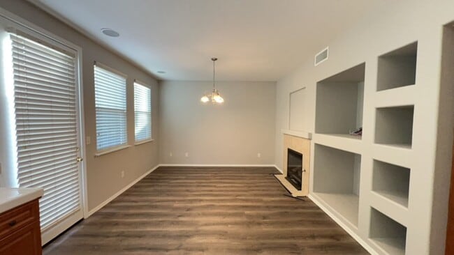 Building Photo - 714 W Riviera Ln