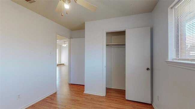 Building Photo - 918 Summer Trail