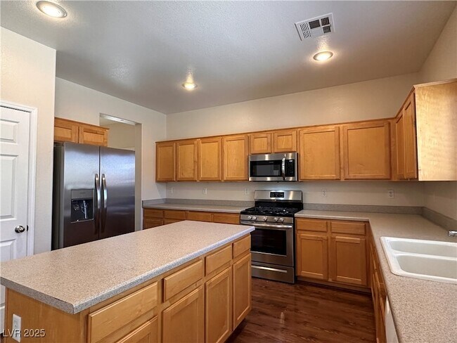 Building Photo - 2586 Highland Cliff Dr