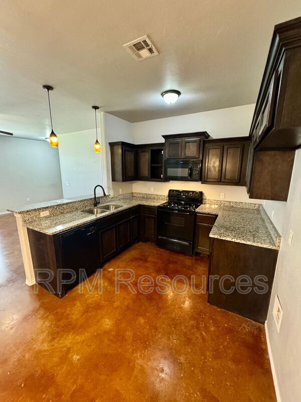 Building Photo - 1818 Post Oak Rd