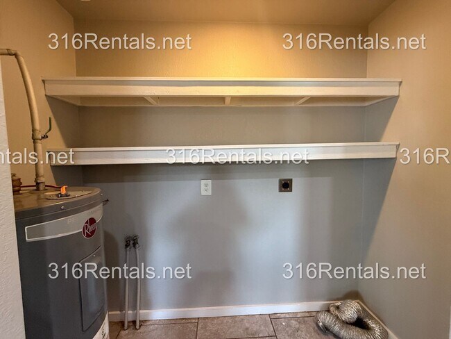 Building Photo - $595 - Available NOW! Beautiful 1 bedroom/ 1 bathroom Duplex