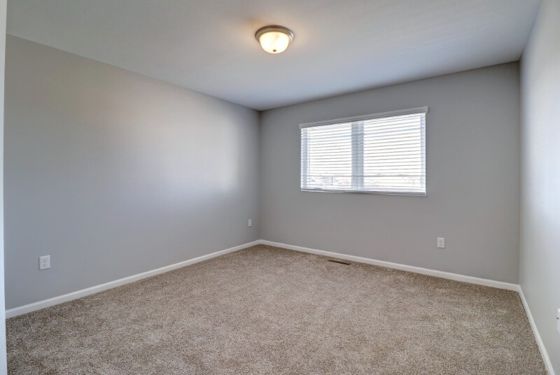 Building Photo - 3338 6th Way E