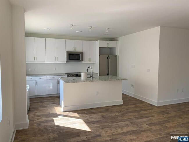 Building Photo - 301 Beech St