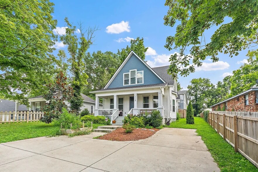 Exterior Front - 1112A McGavock Pike