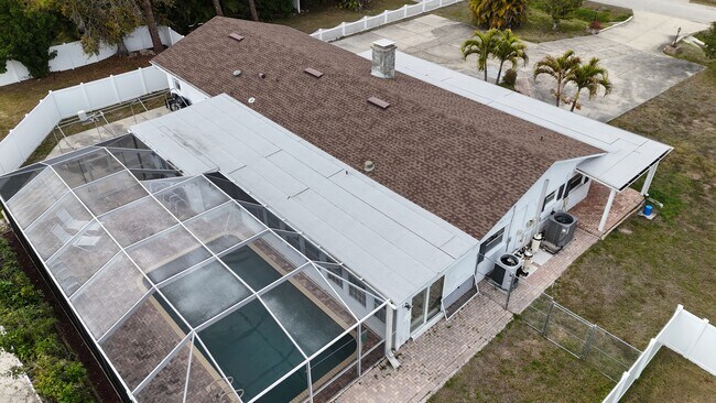 Building Photo - 2130 Pinehurst St