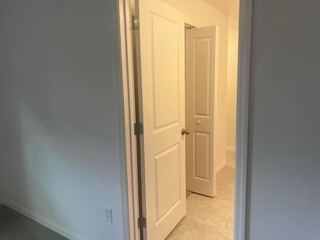 Building Photo - 3161 Fergus Ave