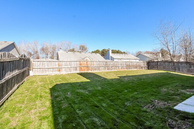 Building Photo - 6083 Trotters Cir