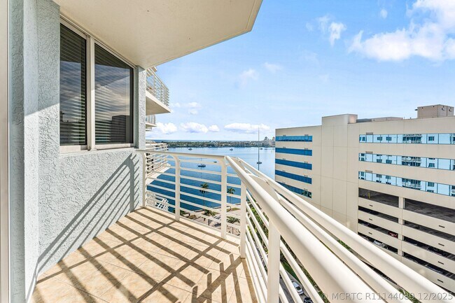 Building Photo - 1551 N Flagler Dr