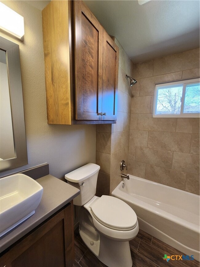 Building Photo - 362 Lockener Ave