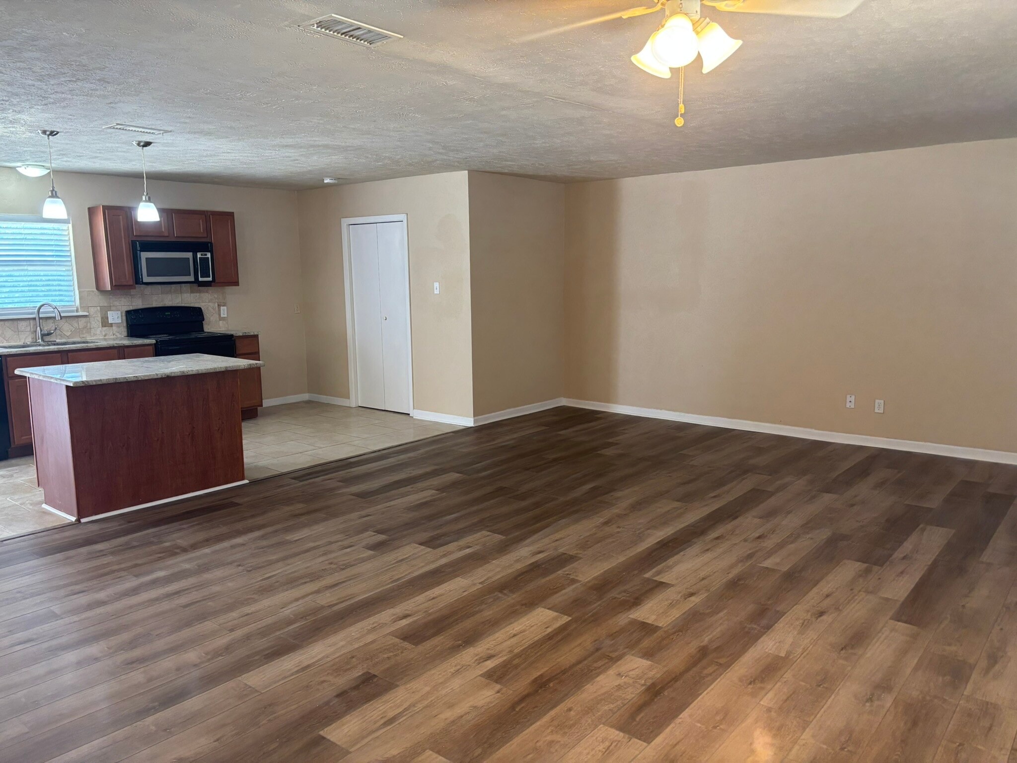 Building Photo - 474 Sweetbriar Dr