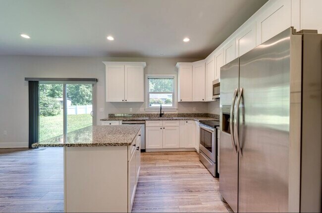 Building Photo - 7 Limox Ln