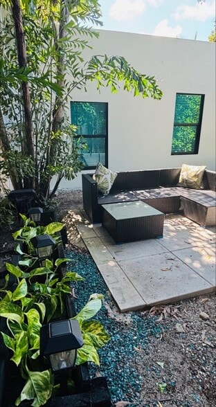 Building Photo - 1036 Francis St