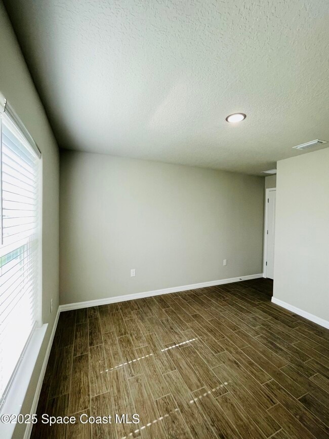 Building Photo - 1101 San Filippo Dr SE