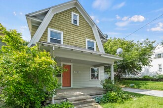 Building Photo - 1120 Fountain St NE