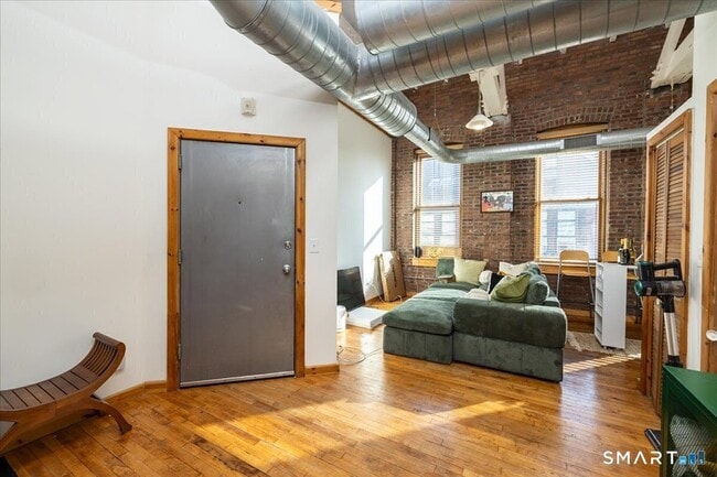 Building Photo - 325 Lafayette St
