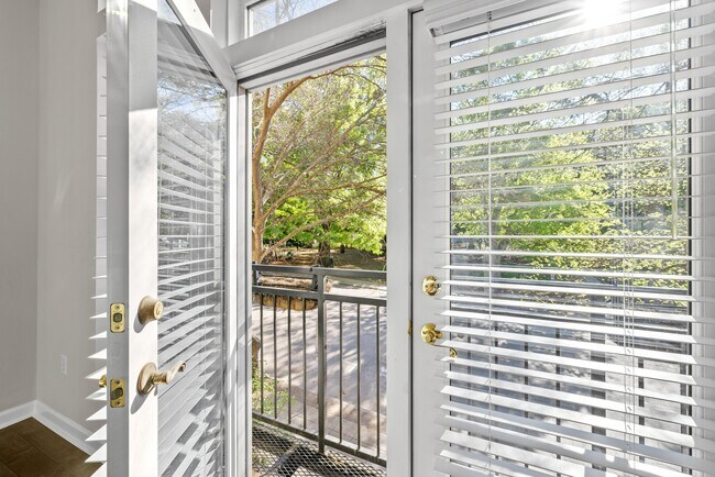 Building Photo - 200 S Dawson St