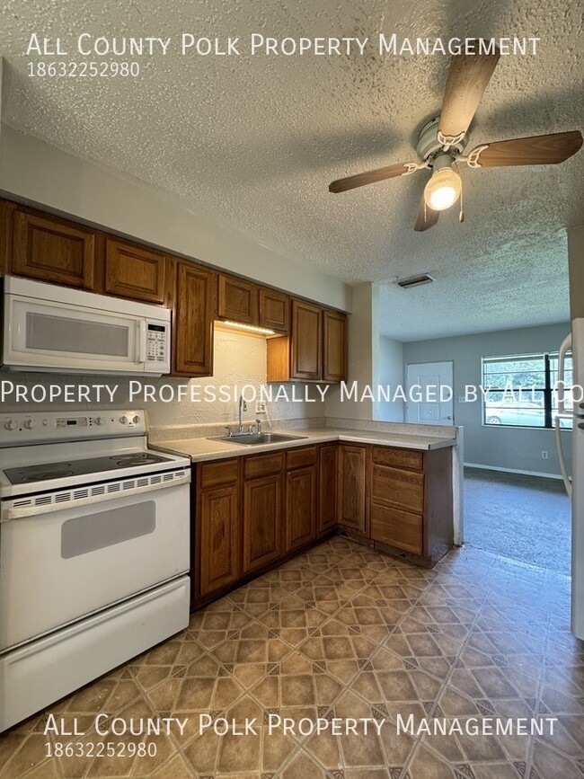 Building Photo - Centrally Located 2/3 Bedroom N St Pete Ho...