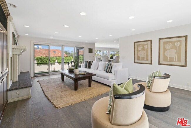 Building Photo - 7036 Grasswood Ave