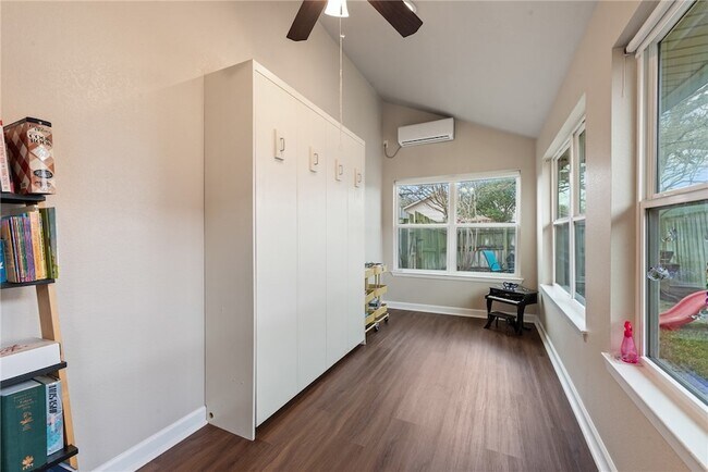 Building Photo - 2907 Broadmoor Dr