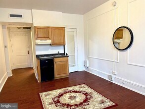 Building Photo - 1324 Locust St