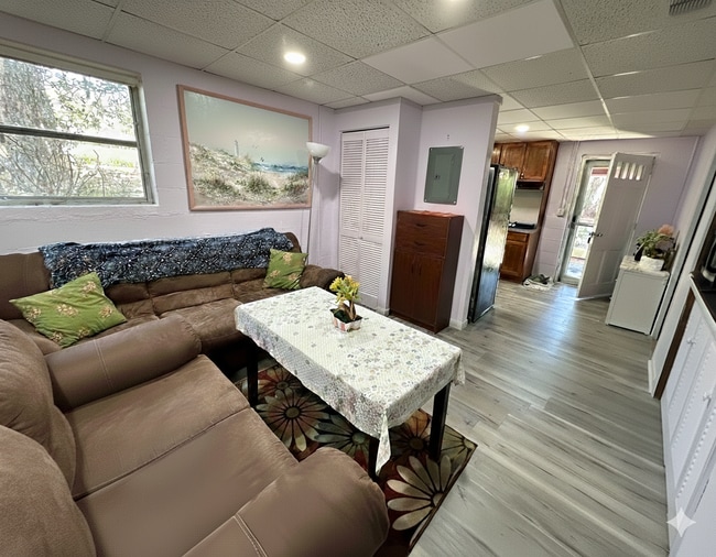 Building Photo - 923 Abbiegail Dr