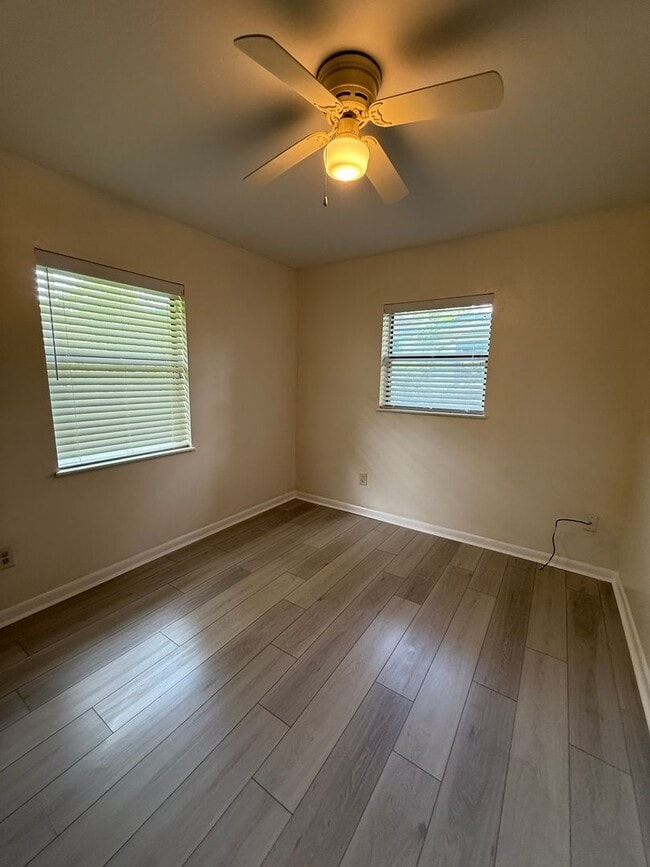 Building Photo - Completely Renovated!