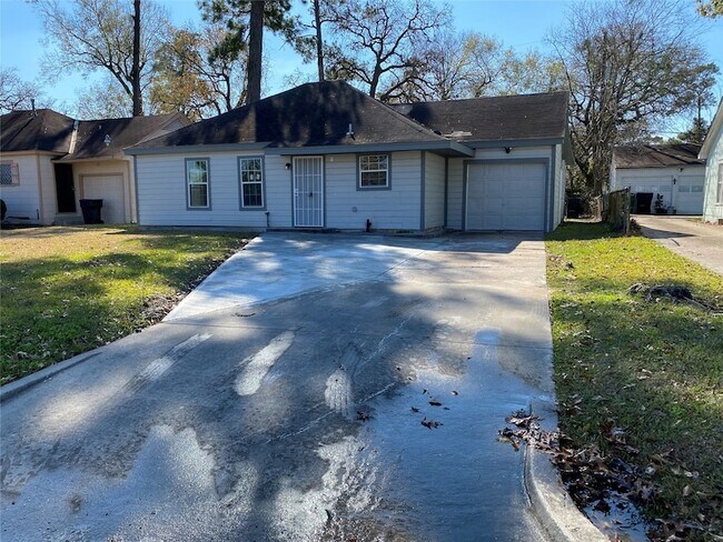 Building Photo - 3818 Blodgett St