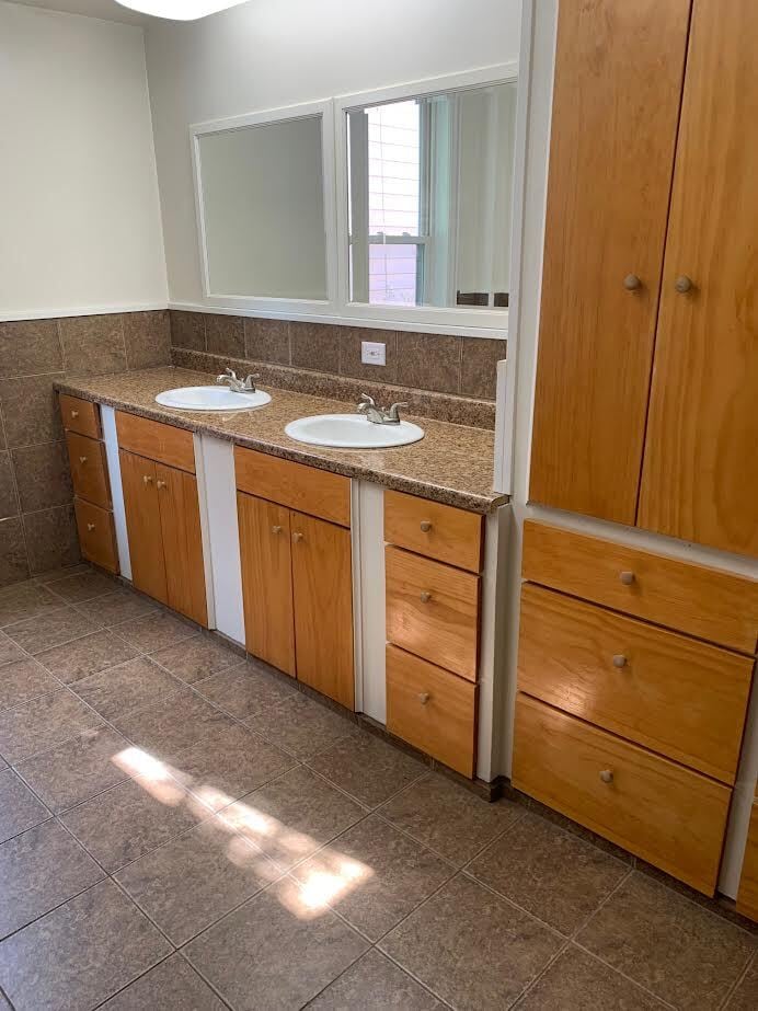 Building Photo - 928 W 3rd St