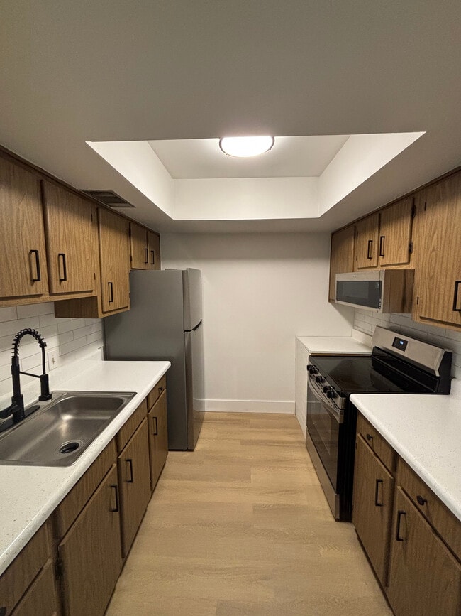 Building Photo - Bayside 76