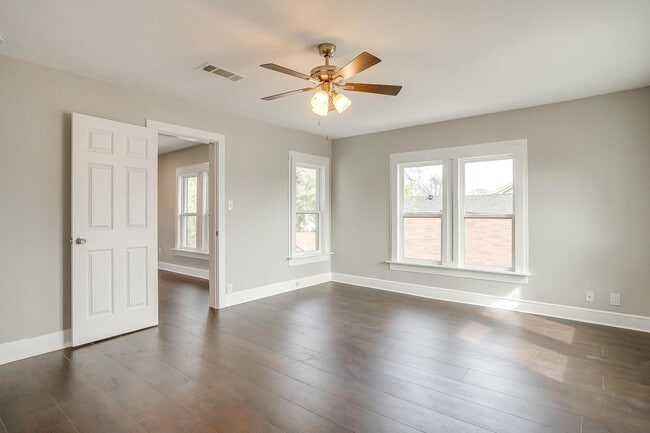 Building Photo - Beautifully Remodelled 1922 Home- Duplex- Upstairs Unit-  3 Bedroom, 2 Bath- 2 Miles from TCU-  7...